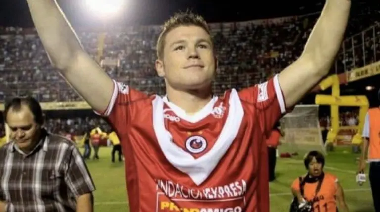 'Canelo' con la camiseta de los Tiburones Rojos del Veracruz - Redes Sociales