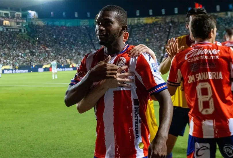 San Luis aprovech&oacute; los errores de Le&oacute;n y anot&oacute; golazos para clasificar a la Liguilla donde ya lo espera el Am&eacute;rica.