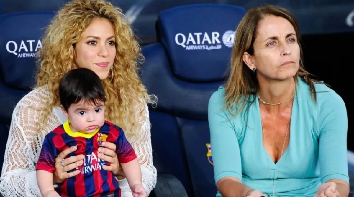 A pesar de que se les vio posando durante muchos a&ntilde;os, la madre de Piqu&eacute; trat&oacute; durante muchos a&ntilde;os separarlo de Shakira, y la primera raz&oacute;n ser&iacute;a la diferencia de diez a&ntilde;os de edad entre la cantante y el exjugador.