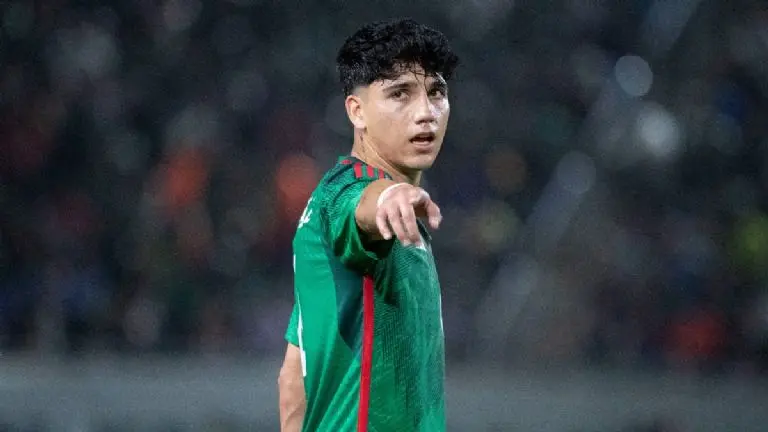Kevin Álvarez busca la titularidad con Selección Mexicana. Galería Referee