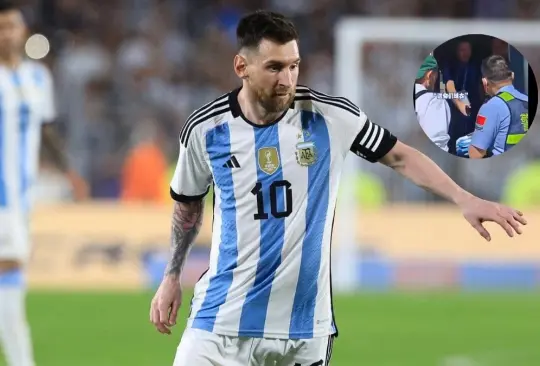 Luego de ser detenido en China por problemas de visa, Lionel Messi le dio un regalo a los policías que fue rechazado.