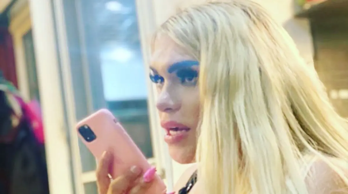 Wendy comenzó a modelar marcas de belleza femenina y maquillaje y también comenzó a abrirse sobre su vida sexual en sus redes sociales, donde habla de sus preferencias.