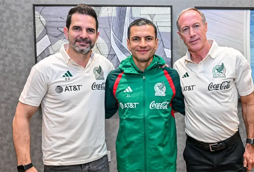 Jimmy Lozano ya conocería las condiciones que debe de cumplir para que pueda dirigir a la Selección Mexicana hasta el 2026. Jimmy Lozano ya conocería las condiciones que debe de cumplir para que pueda dirigir a la Selección Mexicana hasta el 2026.