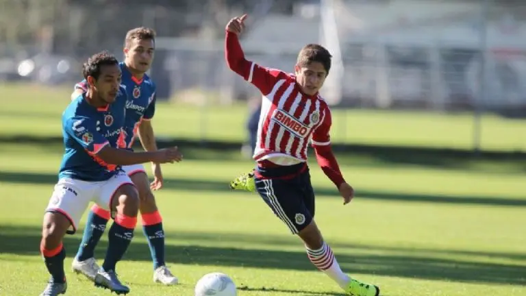 Casillas jugó con el primer equipo del Rebaño. (Twitter - Chivas)