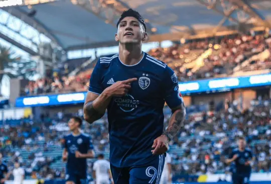 El futuro de Alan Pulido con el Sporting KC habría quedado definido luego de ofertas de Chivas y Cruz Azul