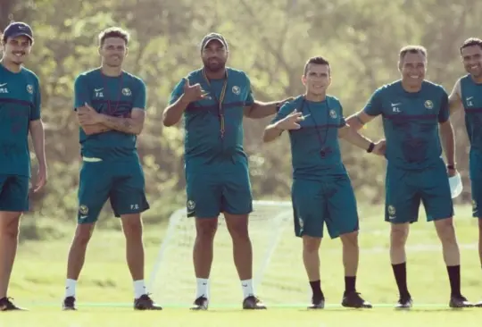 Uno de los compañeros del entrenador argentino estaría bajo la mira por sus negocios en el América.