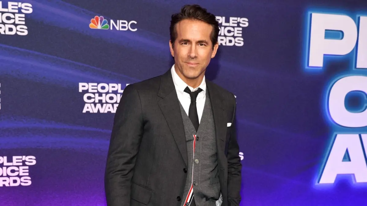 Reconocido por su carrera como actor de películas de diferentes géneros, Ryan Reynolds ha aprovechado sus ganancias de estas para invertir en varios negocios, de un equipo de futbol y de F1 a una telefonía. 
