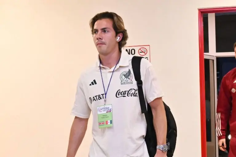 Sebastián Córdova tuvo una recaída en su lesión mientras estaba concentrado con la Selección Mexicana - Twitter @miseleccionmxen