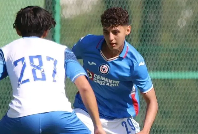 El ahora canterano de Cruz Azul presumi&oacute; que primero era jugador de la talacha antes de llegar a la M&aacute;quina.