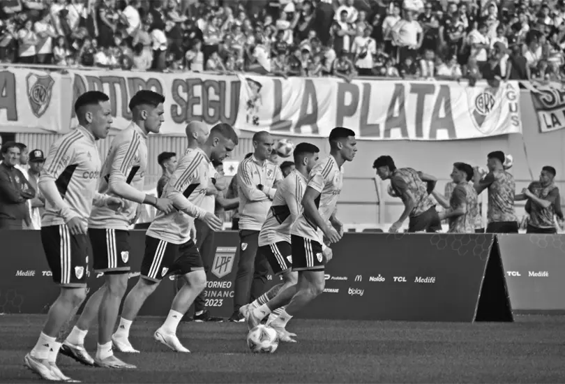 Un aficionado de River Plate falleci&oacute; tras caer al vac&iacute;o en el Estadio Monumental.
