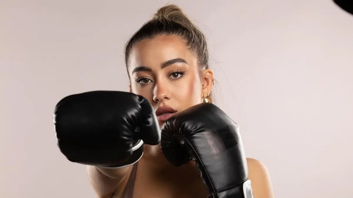 Ha tenido relación con importantes marcas como L'Oréal Paris, donde incluso fue embajadora en una campaña sobre feminismo, empoderamiento y acoso callejero.