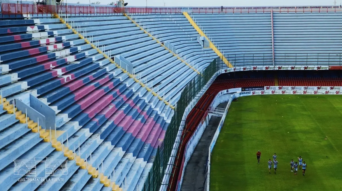 LUIS PIRATA FUENTE. La extinta casa de Veracruz albergó el México vs Liberia en agosto de 2001.