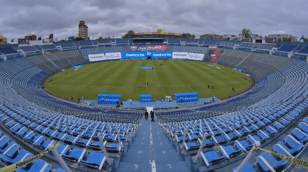 ESTADIO AZUL. Rumbo a Estados Unidos 1994, México enfrentó las eliminatorias en el Estadio de la Ciudad de los Deportes ante San Vicente.