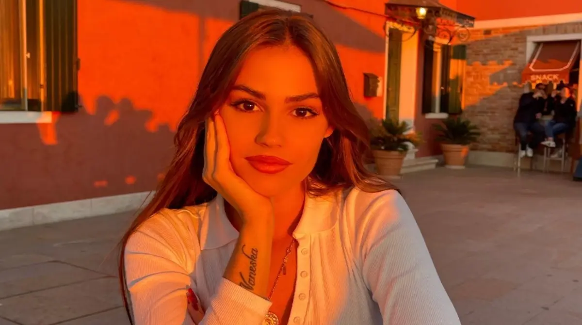 Ese tema salió ya que Jémez confesó que en las ocasiones que han coincidido Piqué demostró ser una persona irrespetuosa, y contó la anécdota de cuando iba en su coche a 100 kilómetros por hora dentro de un estacionamiento, y cuando le dijeron que no podía hacer eso contestó gritando 'Cómprate un amigo', por lo que sintió mucha vergüenza.