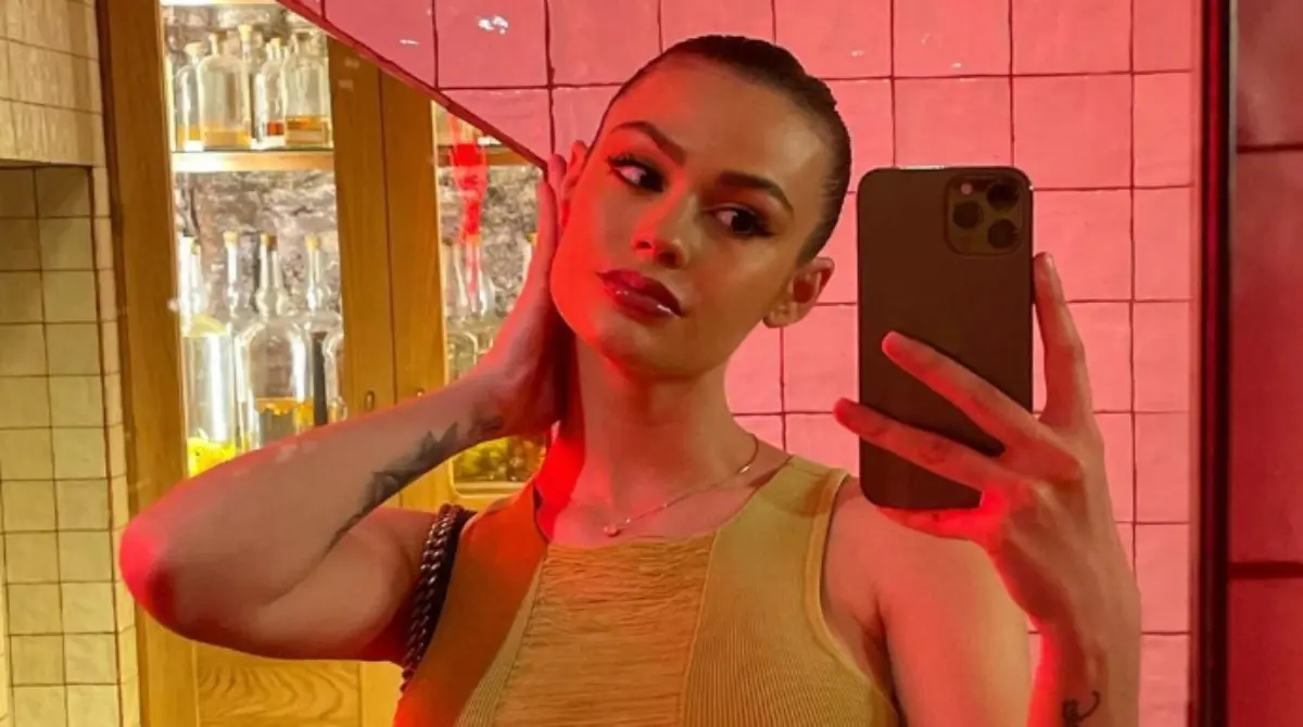 Nadia explicó que su novio nunca asistía a galas especiales o a eventos donde ella participaba, pero ella siempre estaba con él, y cuando ella lo llamó para hablar de salvar la relación, Javi prefirió que ya no lo buscara más. 