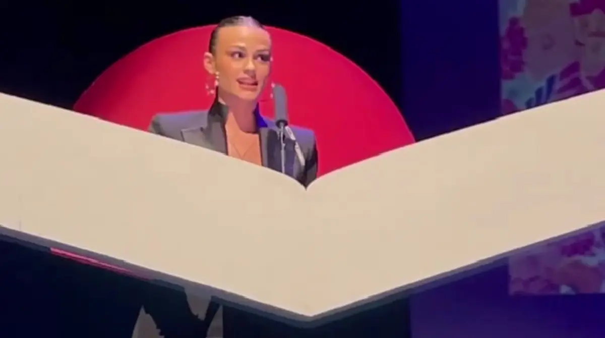 La figura pública es poco a poco más conocida en su país, por lo que también fue parte de los premios de literatura de Editorial Círculo Rojo, unos de los más importantes en España, por lo que agradeció mucho la invitación 