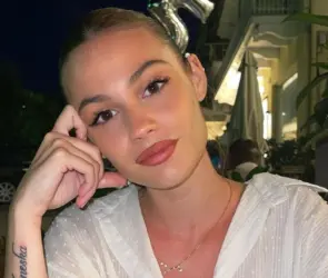 Ella es Nadia Jémez, hija de un extécnico de Cruz Azul que estalló contra Piqué