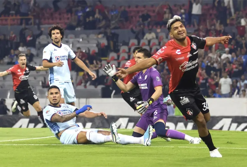 Mudo Aguirre le meti&oacute; gol a Cruz Azul.