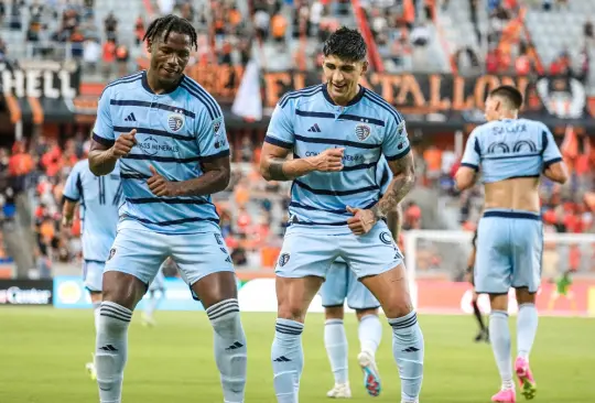 Alan Pulido anotó un golazo en el empate del Sporting KC ante Houston Dynamo