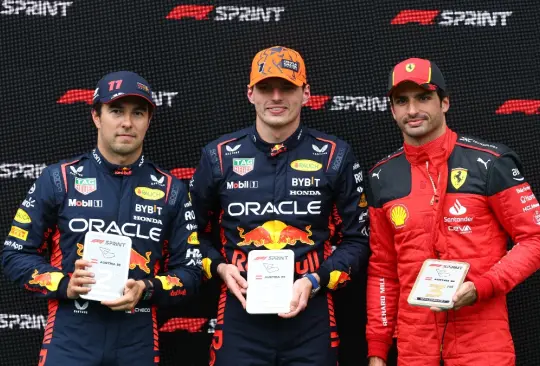 Carlos Sainz Jr. habló del rebase que le hizo Checo Pérez en GP de Gran Bretaña