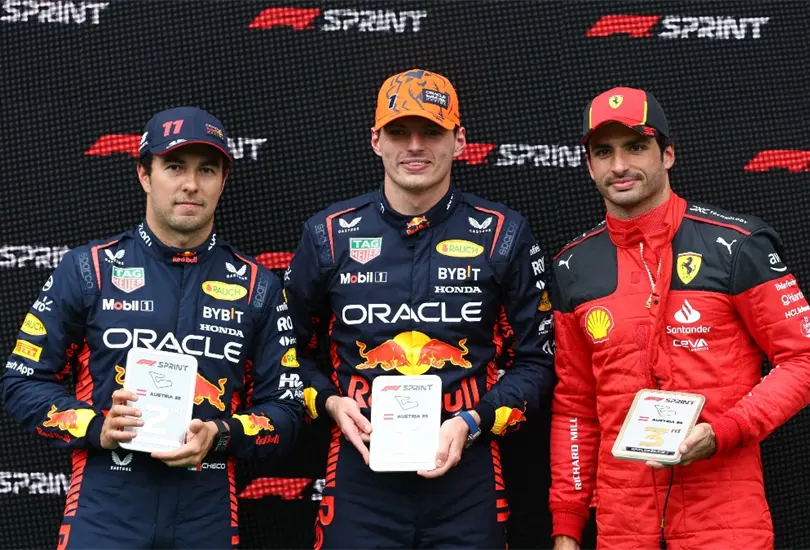 Carlos Sainz Jr. habló del rebase que le hizo Checo Pérez en GP de Gran Bretaña Carlos Sainz Jr. habló del rebase que le hizo Checo Pérez en GP de Gran Bretaña