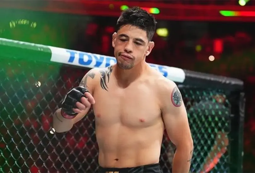 Brandon Moreno sufrió su segunda derrota consecutiva en UFC México, cayendo por decisión unánime ante Lone´er Kavanagh. Brandon Moreno sufrió su segunda derrota consecutiva en UFC México, cayendo por decisión unánime ante Lone´er Kavanagh.