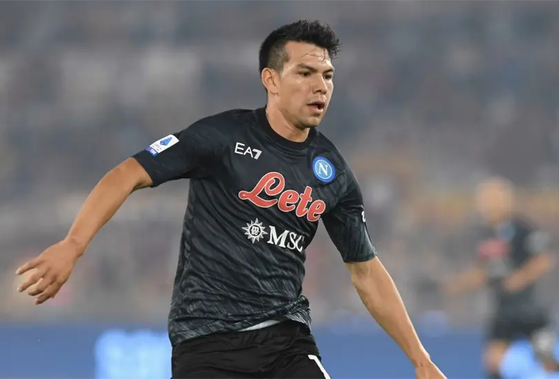 Hirving Lozano ha sido amenazado por no renovar con el Napoli.