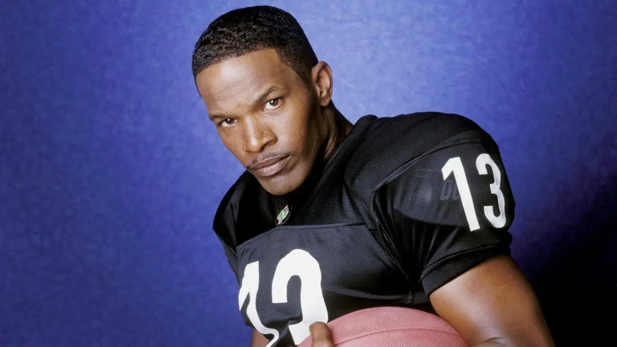 JAMIE FOXX: En uno de sus primeros papeles importantes, el actor y músico estadounidense fue el jugador de futbol americano, Willie Beamen, en el film sobre un equipo de este deporte, "Un domingo cualquiera", que dirigió Oliver Stone.