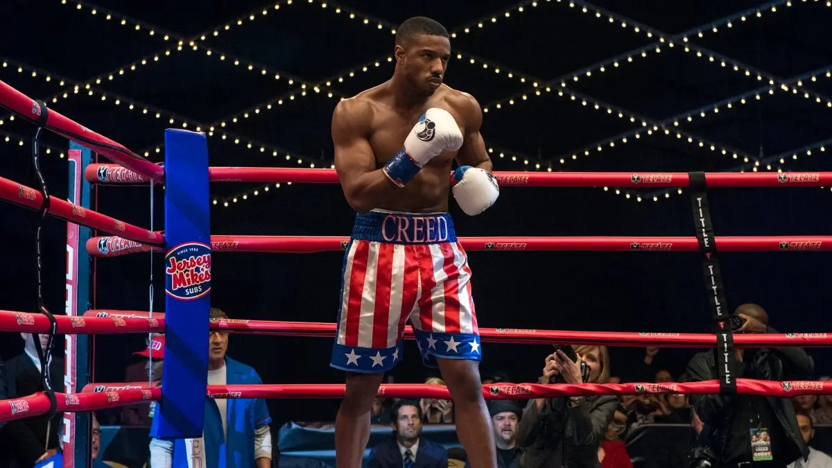 MICHAEL B. JORDAN: Luego de seis películas con Sylvester Stallone como Rocky Balboa como el personaje principal, el artista estadounidense le tocó tomar esa estafeta para las tres películas de "Creed", que fueron alrededor de Adonis Creed; dirigió la tercera entrega, "Creed III".
