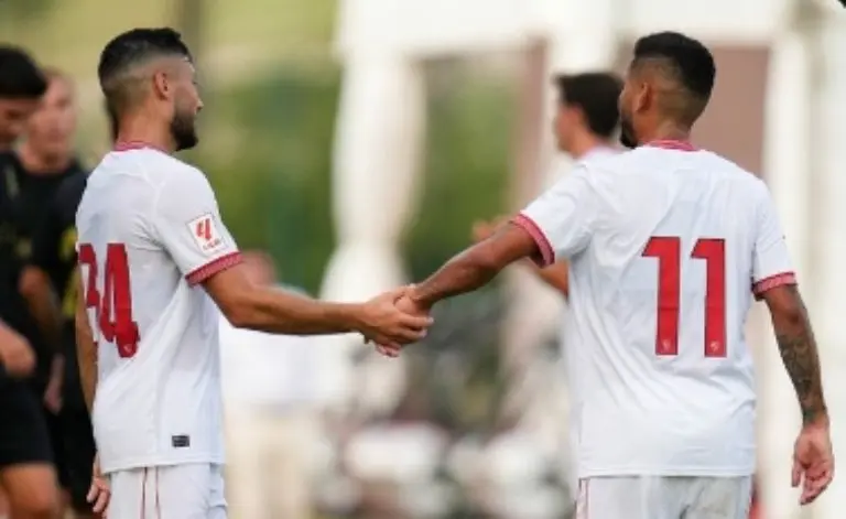 Tecatito brilló en la goleada del Sevilla. Galería Referee