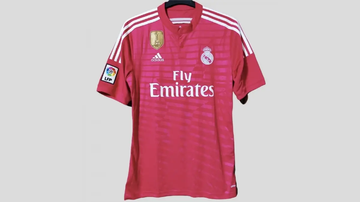 Real Madrid 2014-15. Un modelo utilizado por Chicharito y el mism&iacute;simo CR7 que seguro muchos tienen en su colecci&oacute;n.