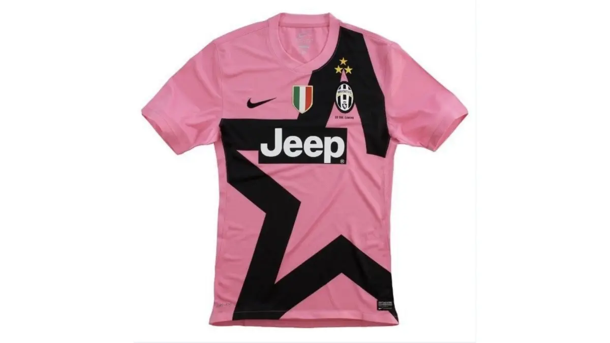 Juventus 2011-12. Un modelo considerado de culto por su peculiar dise&ntilde;o que dividi&oacute; opiniones en su lanzamiento.