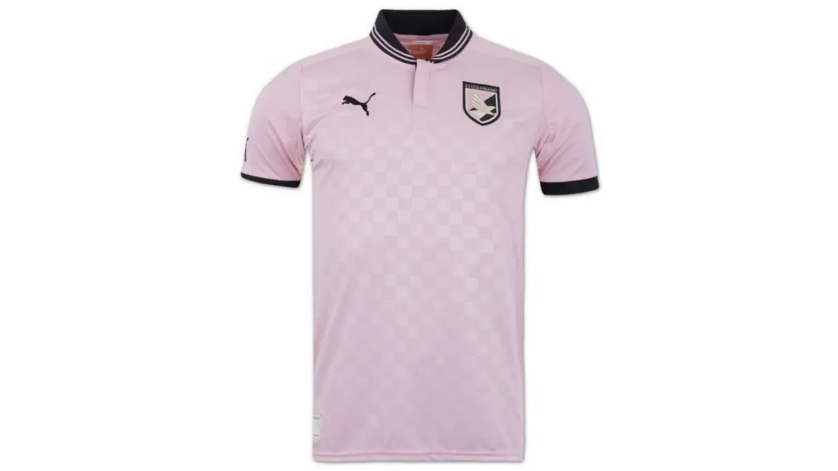 Palermo 2012-13. Un jersey bastante elegante que tambi&eacute;n tiene la peculiaridad de ser el que Paulo Dybala utiliz&oacute; en su primera campa&ntilde;a en Europa.