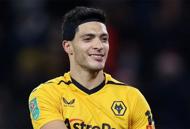 Raúl Jiménez se quedaría en la Premier League porque lo vendería los Wolves en una ganga Raúl Jiménez se quedaría en la Premier League porque lo vendería los Wolves en una ganga
