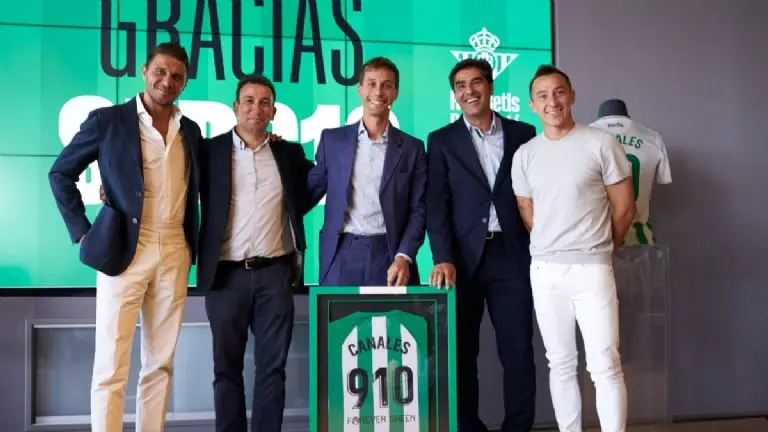 Manuel Pellegrini aseguró que Rayados fichó a un gran jugador en Sergio Canales - Archivo Referee