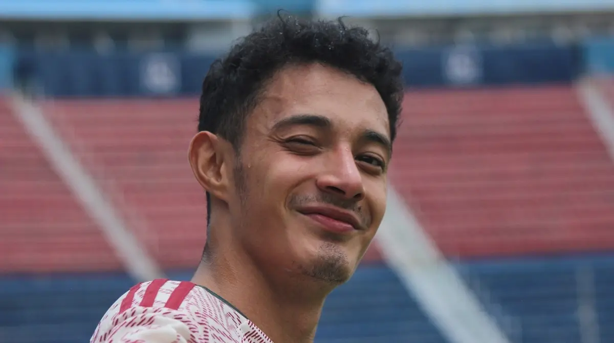 Con todo y que iban perdiendo en el marcador, los TikTokers nunca perdieron la actitud y siempre mantuvieron el entusiasmo por compartir momentos juntos en la cancha, aquí un Axelito 'El Bicho'    sonriente. 