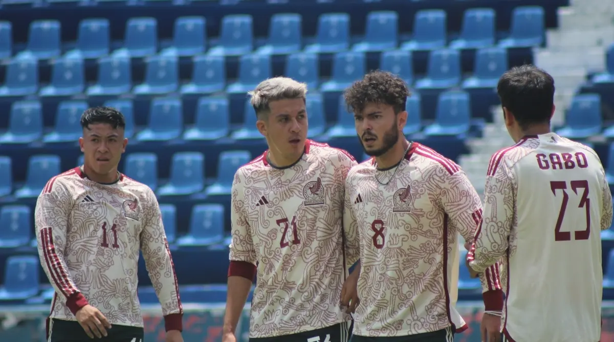 Durante todo el partido no se señaló una sola tarjeta a algún jugador, por lo que los integrantes de ambos equipos tenían que tranquilizarse para no irse contra el propio juez de línea central.