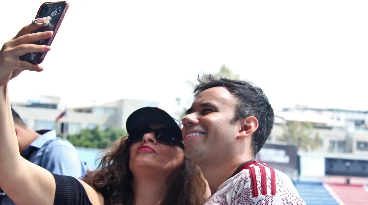 Llegó el día, viernes 21 de abril, y durante la previa los jugadores pudieron convivir con el público que fue a apoyarlos; uno de los más solicitados fue Gabriel Montiel, Werevertumorro.