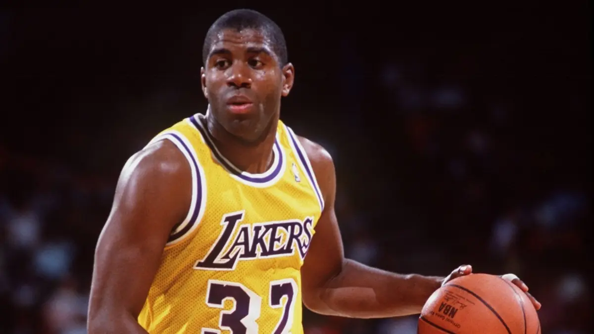 La vida de Earvin Magic Johnson tuvo un antes y un después cuando reveló el 7 de noviembre de 1991 que le habían detectado VIH, el virus que se convierte en SIDA si no es tratado a tiempo, y se retiraba de la NBA.