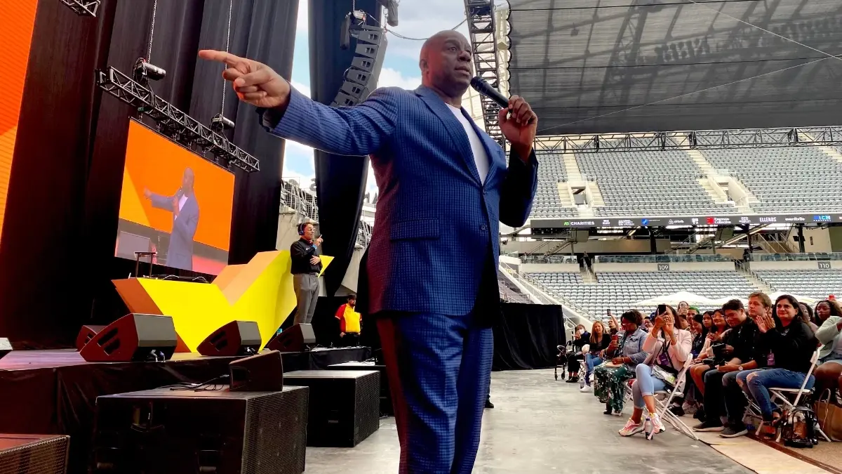 El primer Cine Magic Johnson fue abierto al público en 1995 en Los Ángeles y para 2006 ya tenía sucursales en diferentes ciudades de Estados Unidos, por lo que la cadena AMC los adquirió.