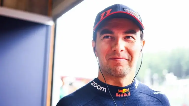 Checo Pérez no ha tenido un buen fin de semana en Bélgica. Galería Referee