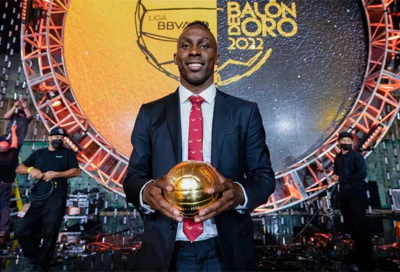 Juli&aacute;n Qui&ntilde;ones fue presentado como nuevo refuerzo del Am&eacute;rica para el Apertura 2023