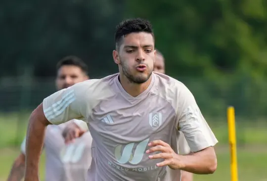 Raúl Jiménez ya debutó con el Fulham FC ante el Chelsea previo al inicio de la Premier League