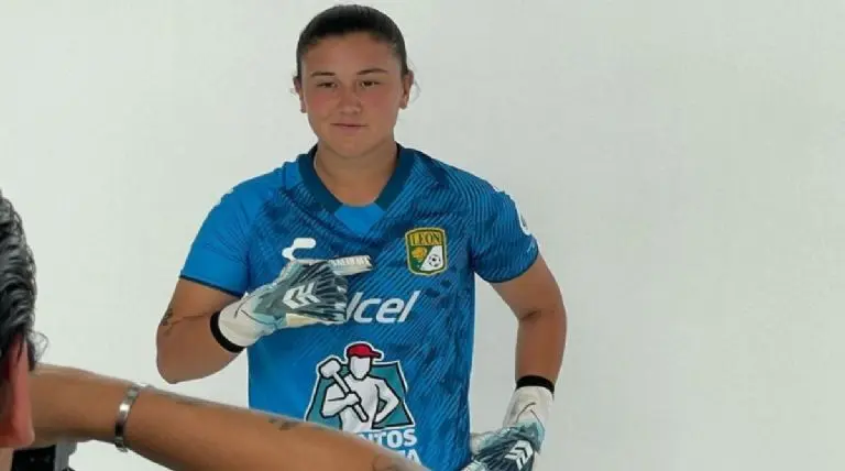 La portera llega como refuerzo al plantel de las de León. Instagram @renatta_cota