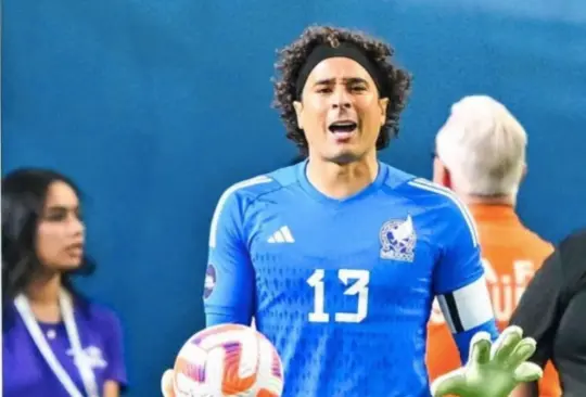 Guillermo Ochoa amenazó a los jóvenes porteros de México.