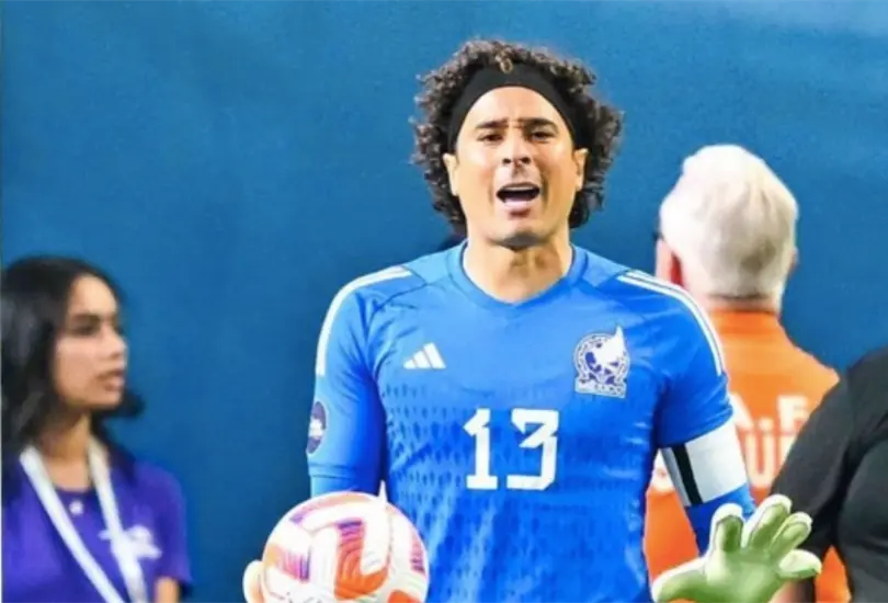 Guillermo Ochoa amenaz&oacute; a los j&oacute;venes porteros de M&eacute;xico.
