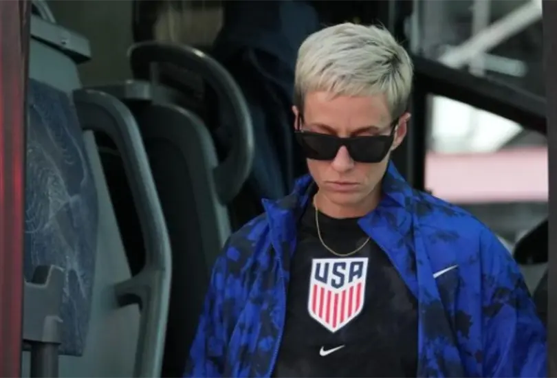 La jugadora estadounidense dio a conocer en conferencia de prensa su retiro del futbol profesional 