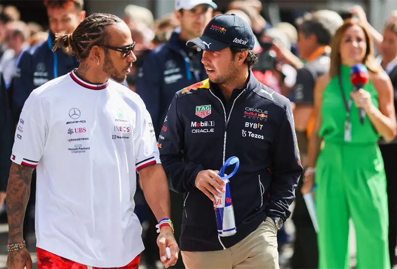Lewis Hamilton reventó a Checo Pérez por no pelear con Max Verstappen el título de F1 Lewis Hamilton reventó a Checo Pérez por no pelear con Max Verstappen el título de F1