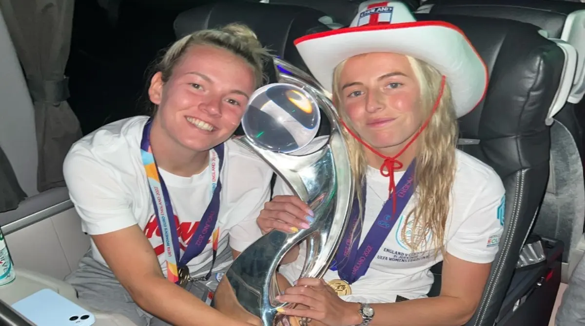 La delantera se convirti&oacute; en hist&oacute;rica para su Selecci&oacute;n durante la Eurocopa de 2022, cuando entr&oacute; como cambio en la final contra Alemania y le bast&oacute; una jugada para marcar el gol que le dar&iacute;a el campeonato m&aacute;s importante a Inglaterra con una anotaci&oacute;n al minuto 110 de la pr&oacute;rroga.