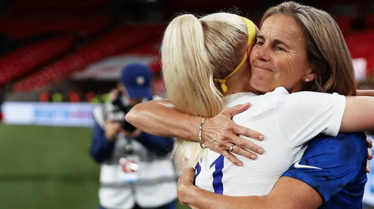 Parece que el futbol brotaba desde antes en sus venas, pues la delantera es pariente lejana de la leyenda estadounidense Brandi Chastain, campeona del Mundo y tambi&eacute;n medallista ol&iacute;mpica, quien result&oacute; ser su prima y con la que tuvo un encuentro hace unos meses.